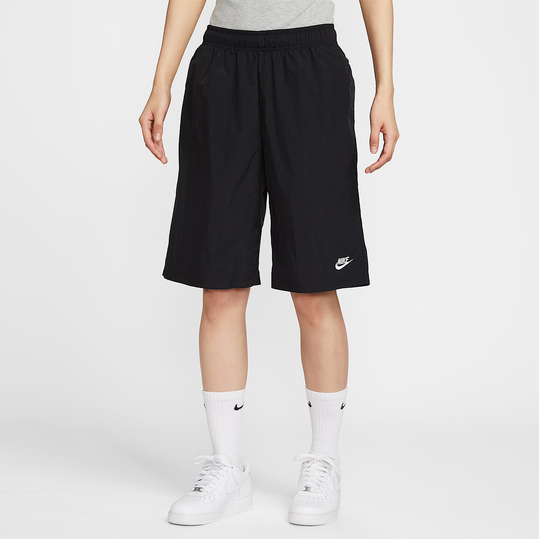 Nike ナイキ ナイロンジャケット・ショートパンツセット ブラック 新品　S NIKE公式】ナイキ スポーツウェア ウィメンズ ミッドライズ ルーズ